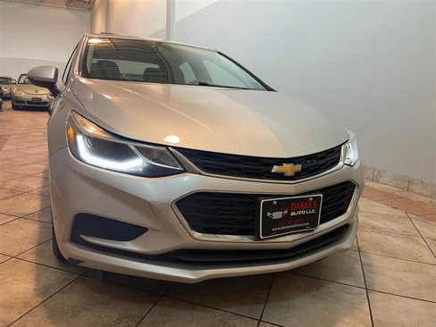 Used 2017 Chevrolet Cruze LT image 8