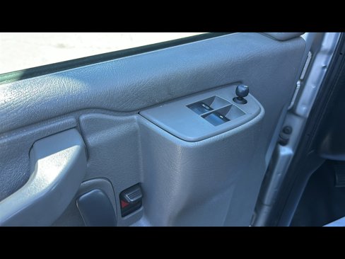 Used 2017 GMC Savana 2500 image 8