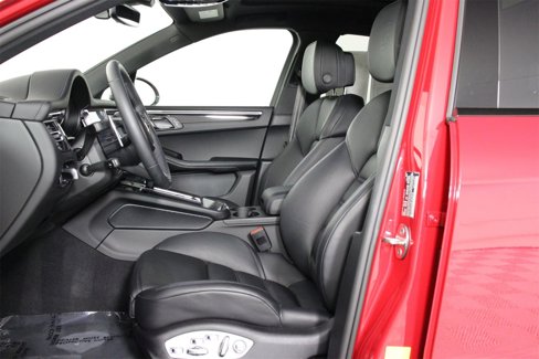 Certified 2025 Porsche Macan Turbo image 5