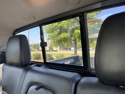 Used 2020 Nissan Frontier PRO-4X image 12