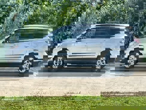 Used 2017 Chevrolet Traverse LS image 4