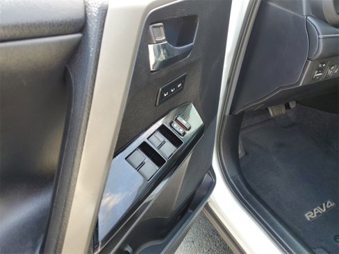 Used 2016 Toyota RAV4 Limited image 16