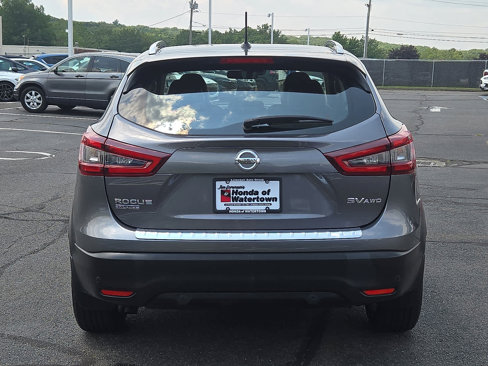 Used 2022 Nissan Rogue Sport SV w/ Technology Package image 6