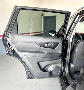 Used 2017 Nissan Rogue SV image 20