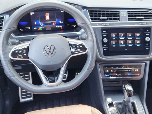 Used 2022 Volkswagen Tiguan SE R-Line image 32