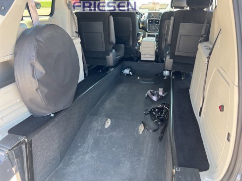 Used 2016 Dodge Grand Caravan SXT w/ Rear Park Assist Package image 11