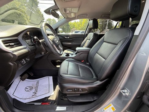 Used 2023 GMC Acadia SLT w/ Preferred Package image 17