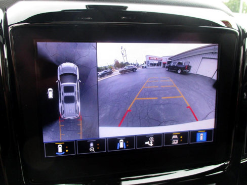 Used 2023 Chevrolet Traverse LT image 3