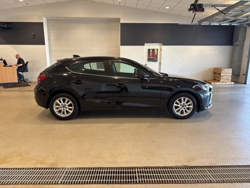 Used 2016 MAZDA MAZDA3 i Grand Touring image 5