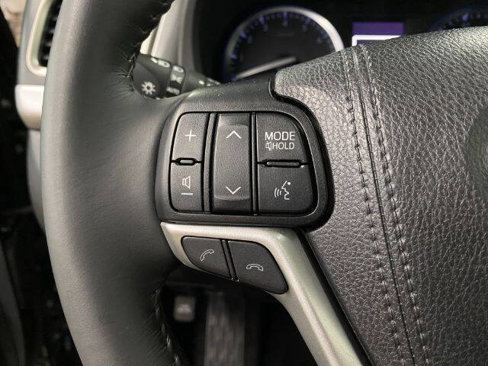 Used 2019 Toyota Highlander XLE image 25