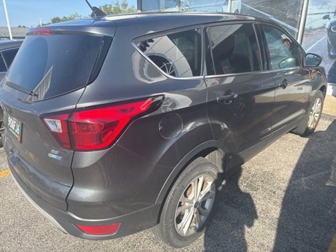 Used 2019 Ford Escape SE image 3