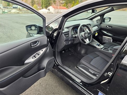 New 2025 Nissan Leaf S image 18