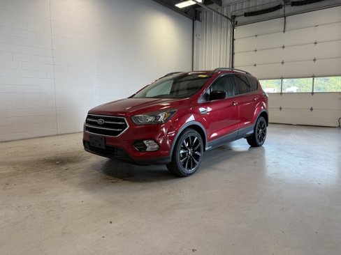Used 2018 Ford Escape SE w/ SE Sport Appearance Package image 2