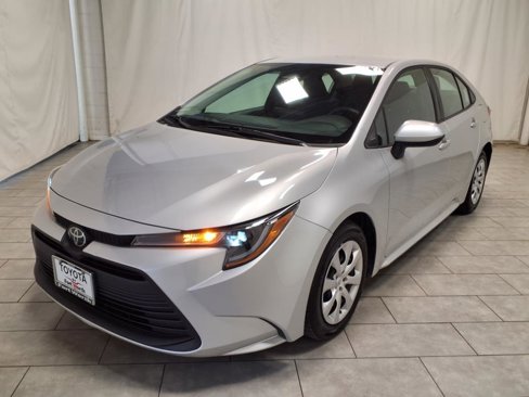 Used 2023 Toyota Corolla LE image 3