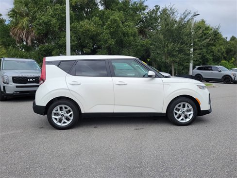 Certified 2022 Kia Soul LX w/ Technology Package image 8