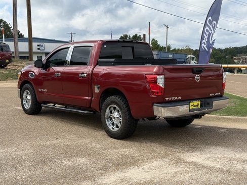 Used 2017 Nissan Titan SV image 7