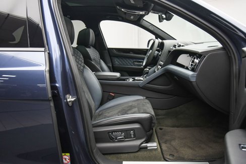 Used 2022 Bentley Bentayga image 49