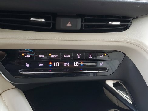 Used 2022 Buick Envision Essence w/ Safety Package image 29