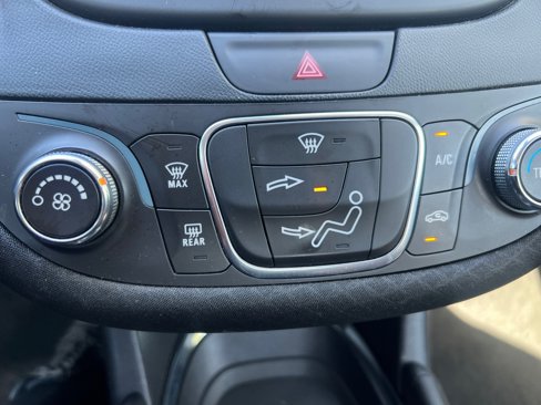 Used 2017 Chevrolet Malibu LT image 23