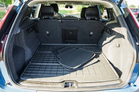 Certified 2023 Volvo XC40 B5 Plus w/ Driver Assist Package image 9