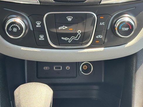 Used 2023 Chevrolet Equinox LS w/ LS Convenience Package image 17