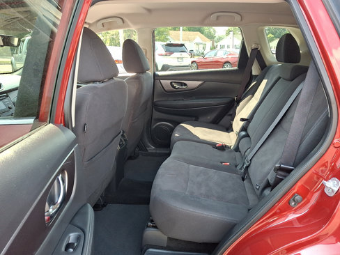 Used 2016 Nissan Rogue S image 12