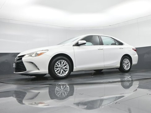 Used 2016 Toyota Camry LE image 49