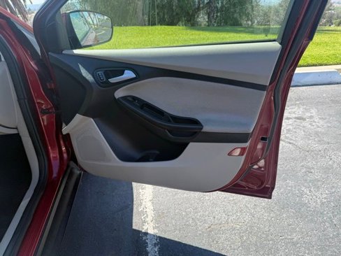 Used 2017 Ford Focus SE image 9