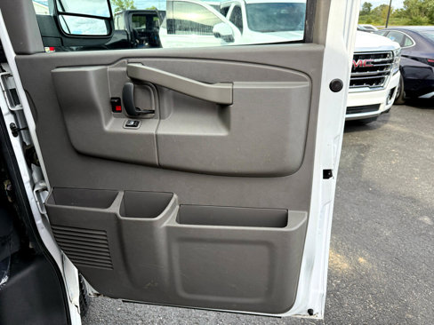 Used 2017 Chevrolet Express 2500 image 20
