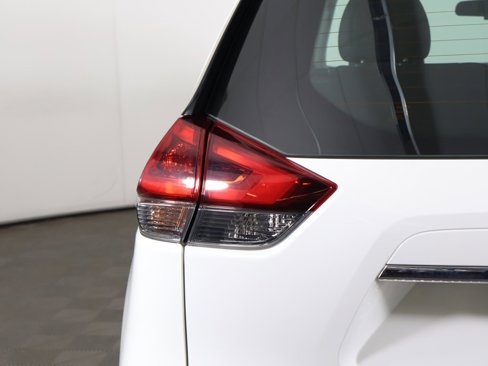 Used 2018 Nissan Rogue S image 12