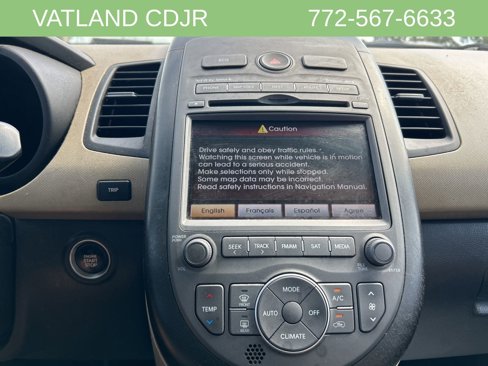 Used 2013 Kia Soul ! w/ Premium Pkg image 19