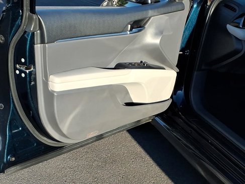 Certified 2019 Toyota Camry SE image 17