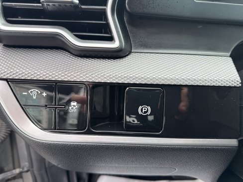 Used 2023 Kia Sportage LX image 21