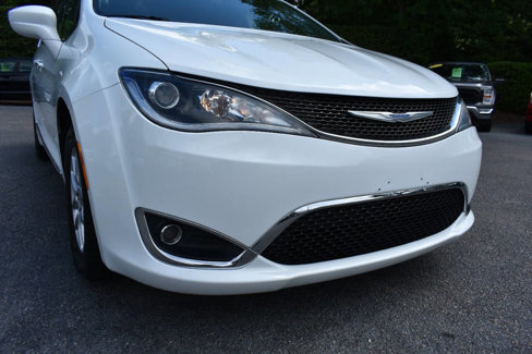 Used 2020 Chrysler Pacifica Touring-L image 40