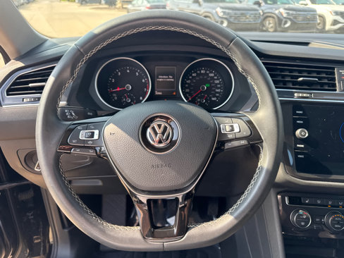 Used 2021 Volkswagen Tiguan SE w/ Panoramic Sunroof Package image 15