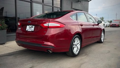 Used 2014 Ford Fusion SE image 3