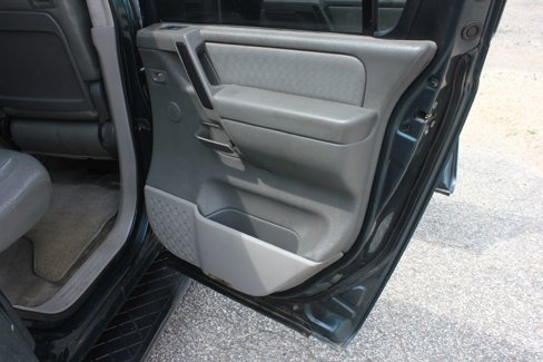 Used 2004 Nissan Armada LE w/ (SR2) Sunroof Pkg (LE) image 35
