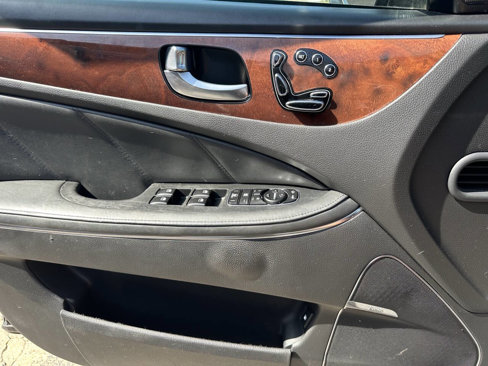 Used 2015 Hyundai Equus Signature image 16