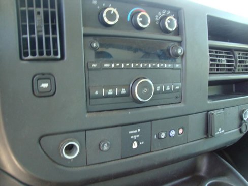 Used 2018 Chevrolet Express 2500 image 10