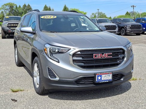 Used 2020 GMC Terrain SLE w/ Driver Convenience Package image 2