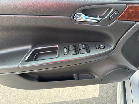Used 2011 Chevrolet Impala LS image 10