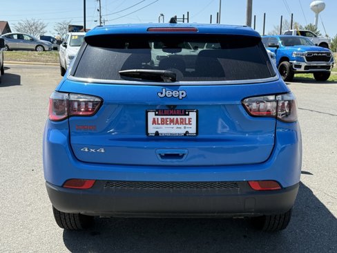 Used 2024 Jeep Compass Sport image 4
