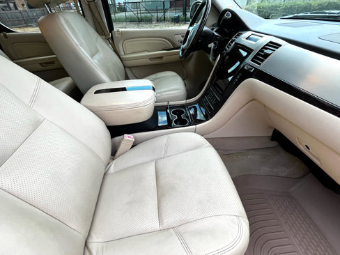 Used 2007 Cadillac Escalade EXT w/ Information Package image 59