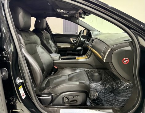 Used 2011 Jaguar XF R image 14