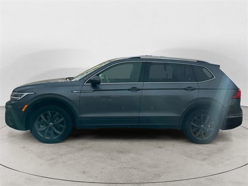 Used 2022 Volkswagen Tiguan SE image 2