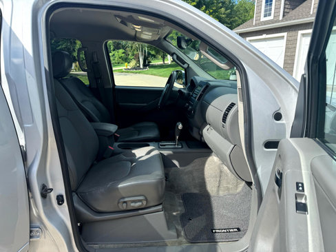 Used 2012 Nissan Frontier SL image 18