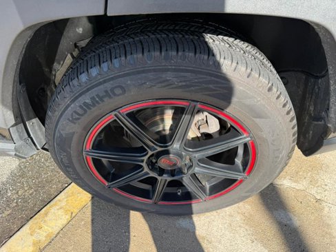 Used 2019 Toyota RAV4 LE image 18