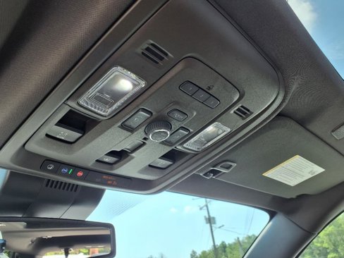 Used 2024 GMC Yukon Denali image 15