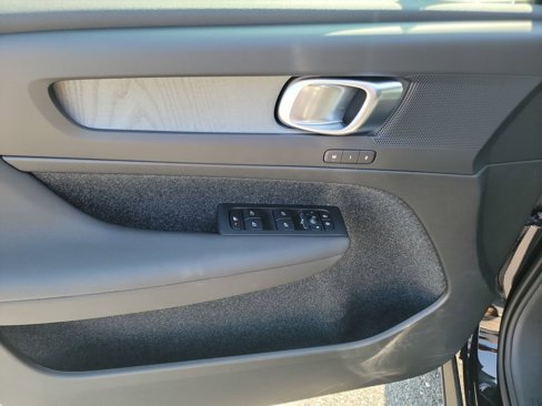 New 2025 Volvo XC40 B5 Core w/ Protection Package Premier image 11