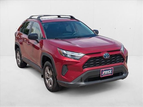 Used 2023 Toyota RAV4 LE image 3